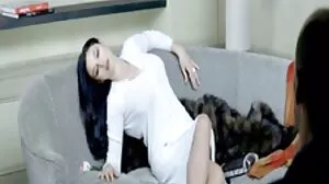 Berkulit hitam: awek sangap batang Comel molek Liz Jordan mendapat krim krim BBC di Blacked
