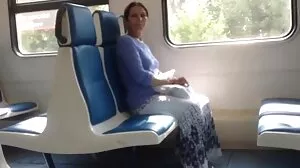 Piper Perri menggunting dengan Mona Wales dalam bertiga lesbian panas ig awek sangap