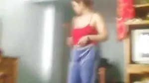 Little Latina batang pelir meniduri batang bengkok