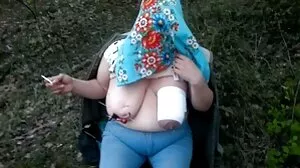 Latina awek sangap batang kecil dengan kuncir dan stoking menyentak rangka Halloween di mukanya